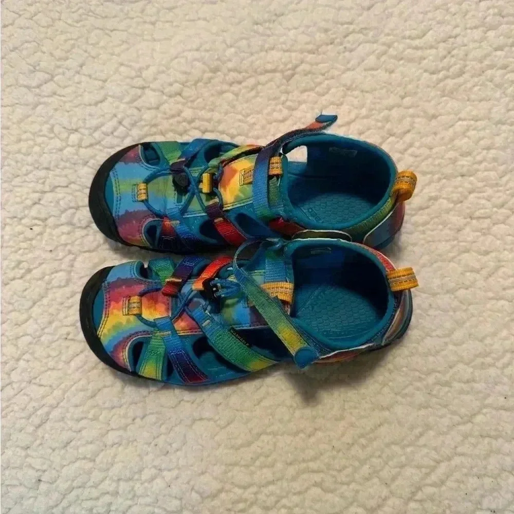 Tie dye Keen sandals 🌈 Size 5